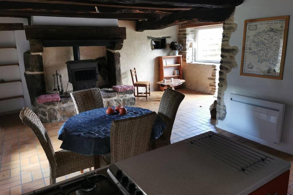 Petite Maison Dans Les Monts D'Arree Ty Coz Commana Kültér fotó
